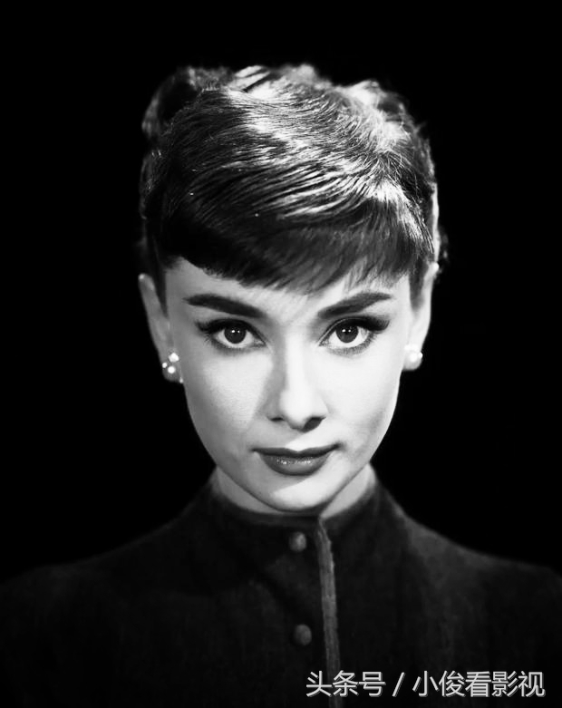 主持人李咏因癌症去世,著名主持人李咏患癌去世是真的吗