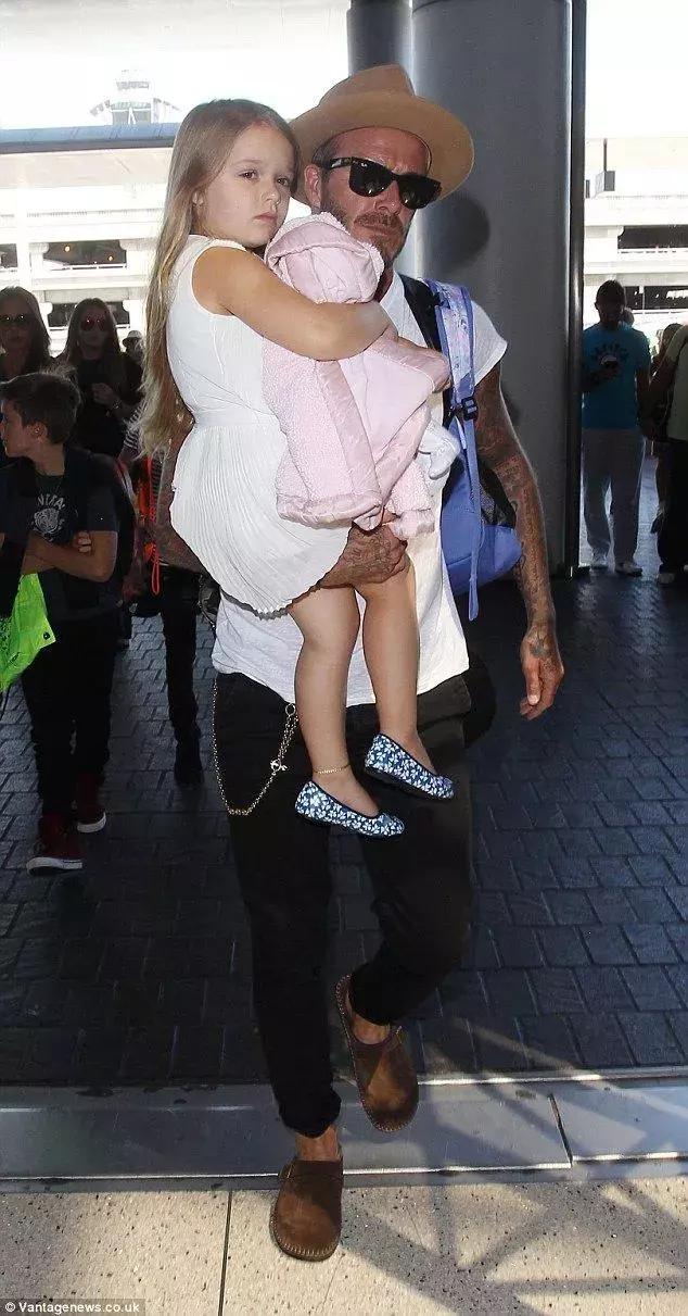 浜湁100涓囩矇涓濆嵈琚槻绗戠殑瑙嗛,700涓囩矇涓濆拰骞崇簿鑻变富鎾鍢茶