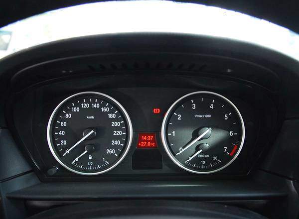 10年13万的奔驰C级和09年9万公里的宝马5系，11万多适合哪台车