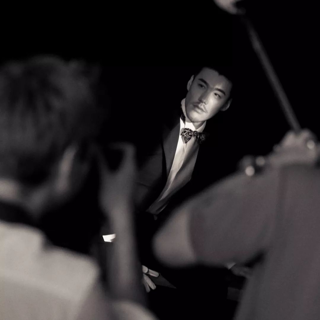 名人都爱昆仑表，为什么选他当代言？