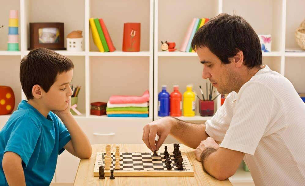 适合爸爸儿子玩的亲子游戏,适合陪孩子玩的游戏棋