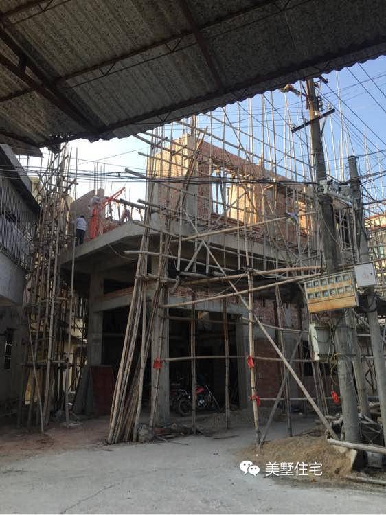 农村三层自建房旧房改造全过程,农村旧房翻修屋顶造别墅