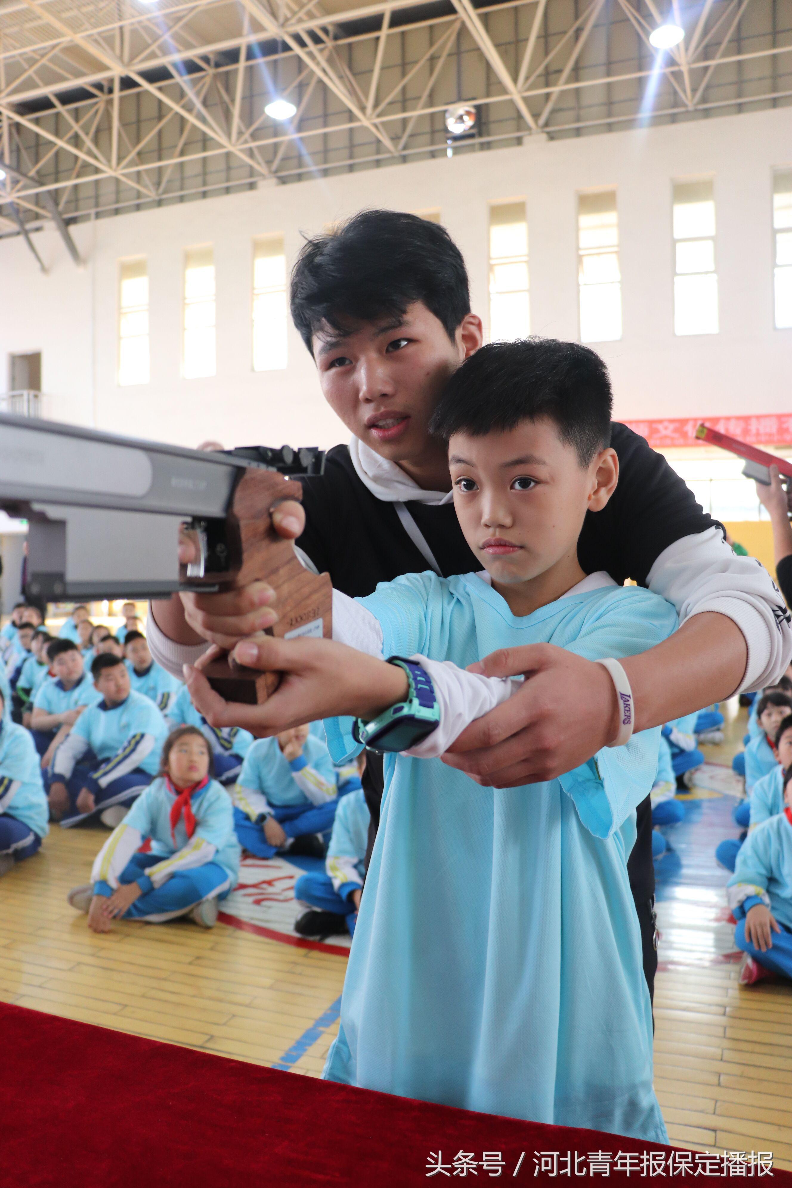 保定150名学生零距离感受射击魅力