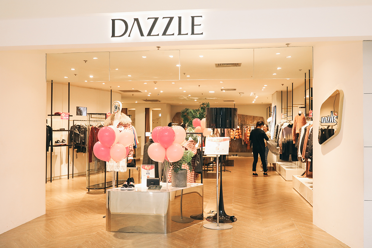 重庆网红打卡解放碑,打卡网红地洪崖洞解放碑