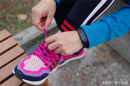 乐心手环5VS荣耀手环4：都说要搞定专业健身+购物？