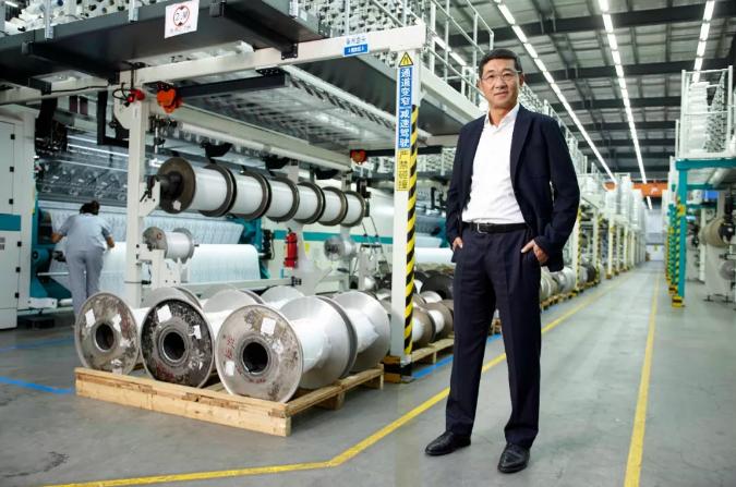 放弃“铁饭碗”,他艰难创业,如今当上董事长,拿多个“中国第一”,改写行业历史!