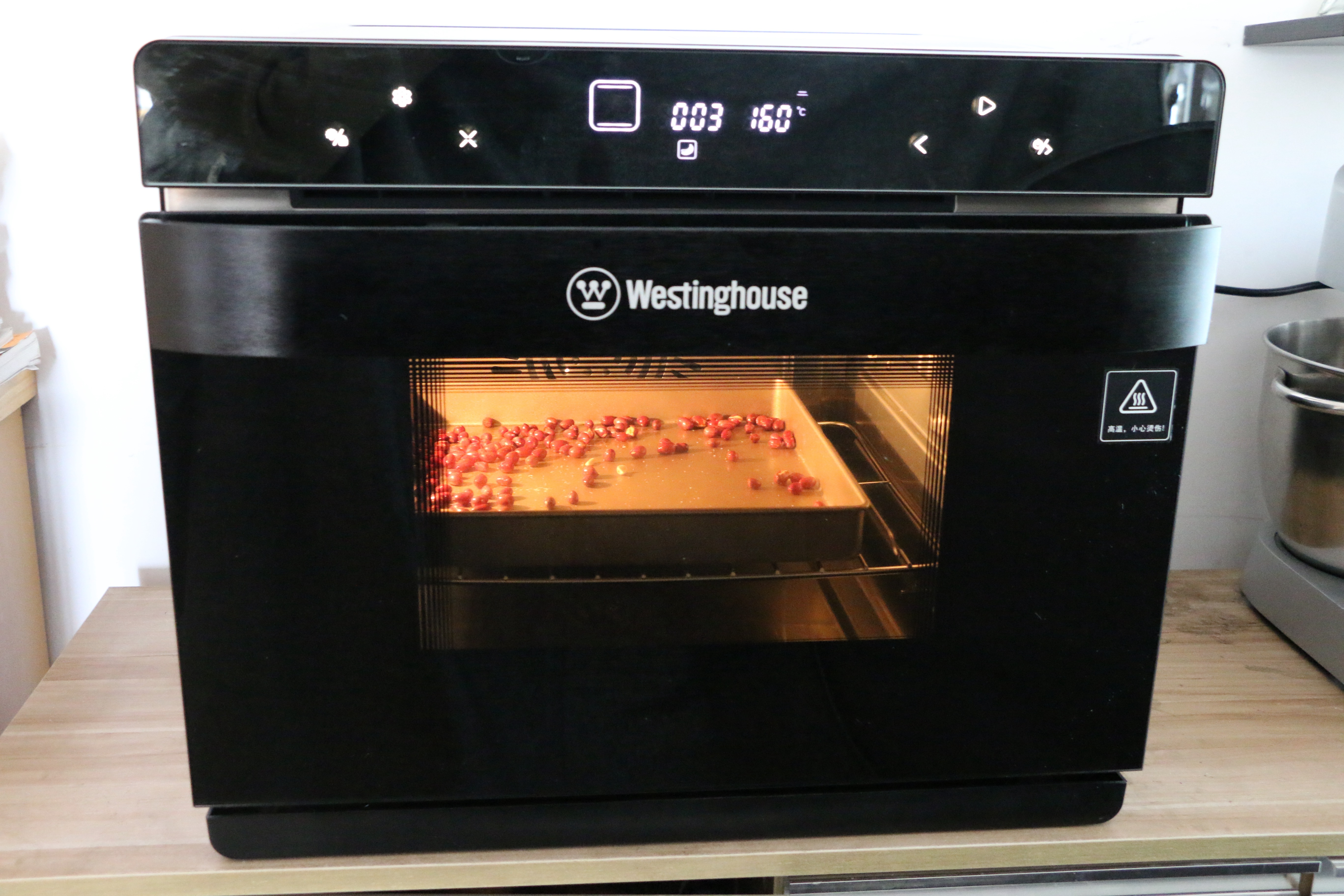 叫老公买了一台机器，厨房做菜无油烟，皮肤也变好，还宽敞了许多