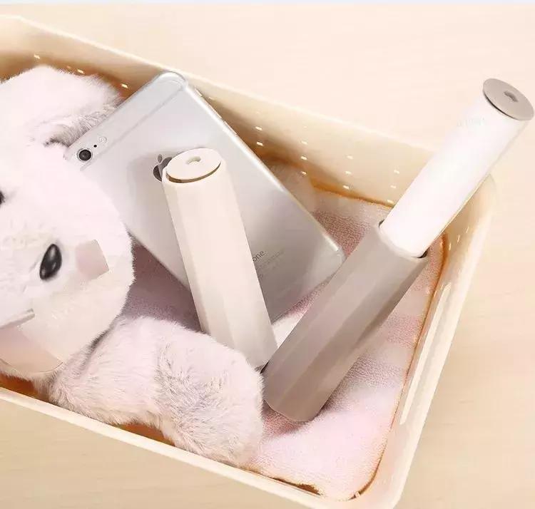 彻底消灭大衣尘屑？超实用的粘毛筒，值得我安利一整季！