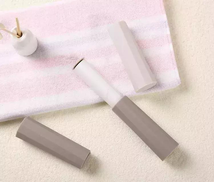 彻底消灭大衣尘屑？超实用的粘毛筒，值得我安利一整季！