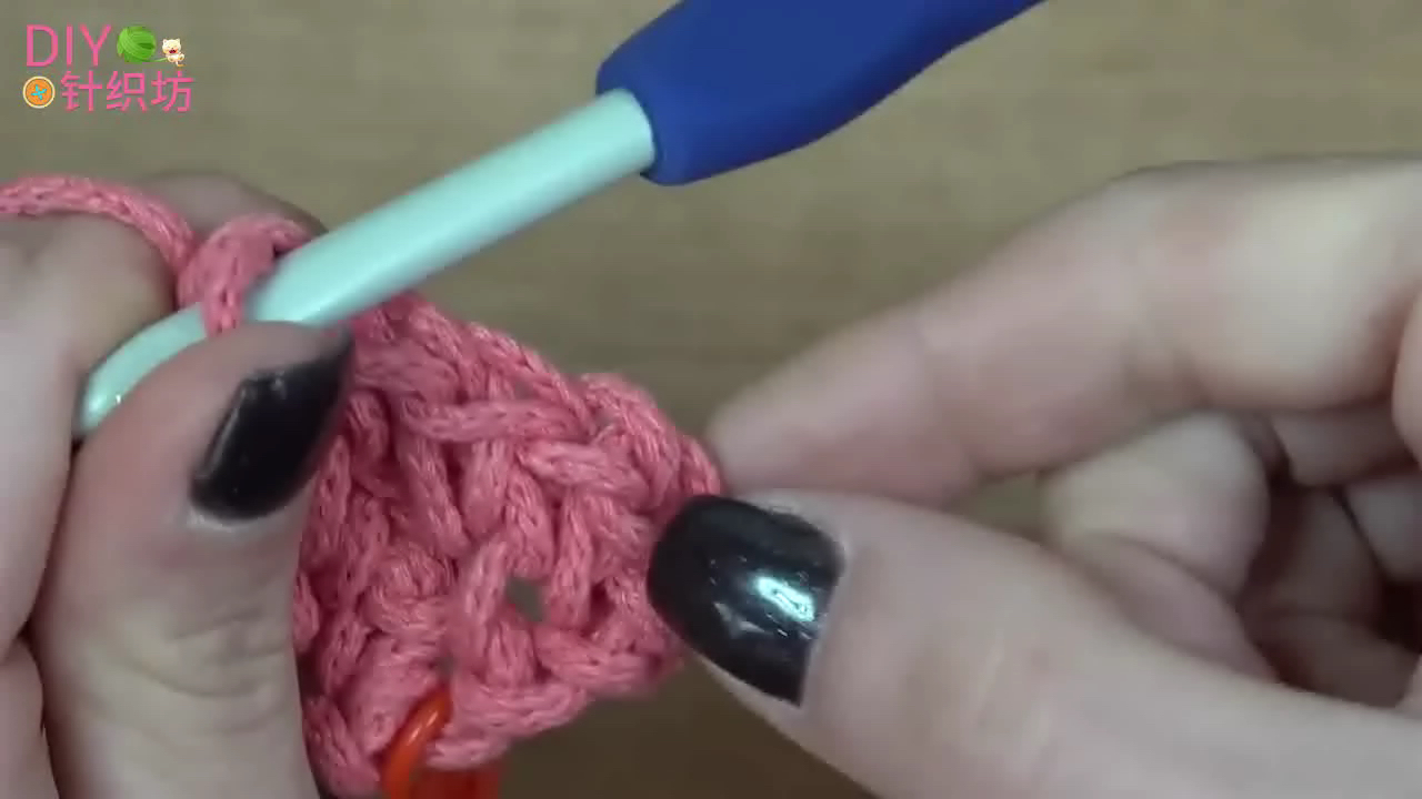 钩针编织三角围巾教程,钩针编织三角围巾视频教程