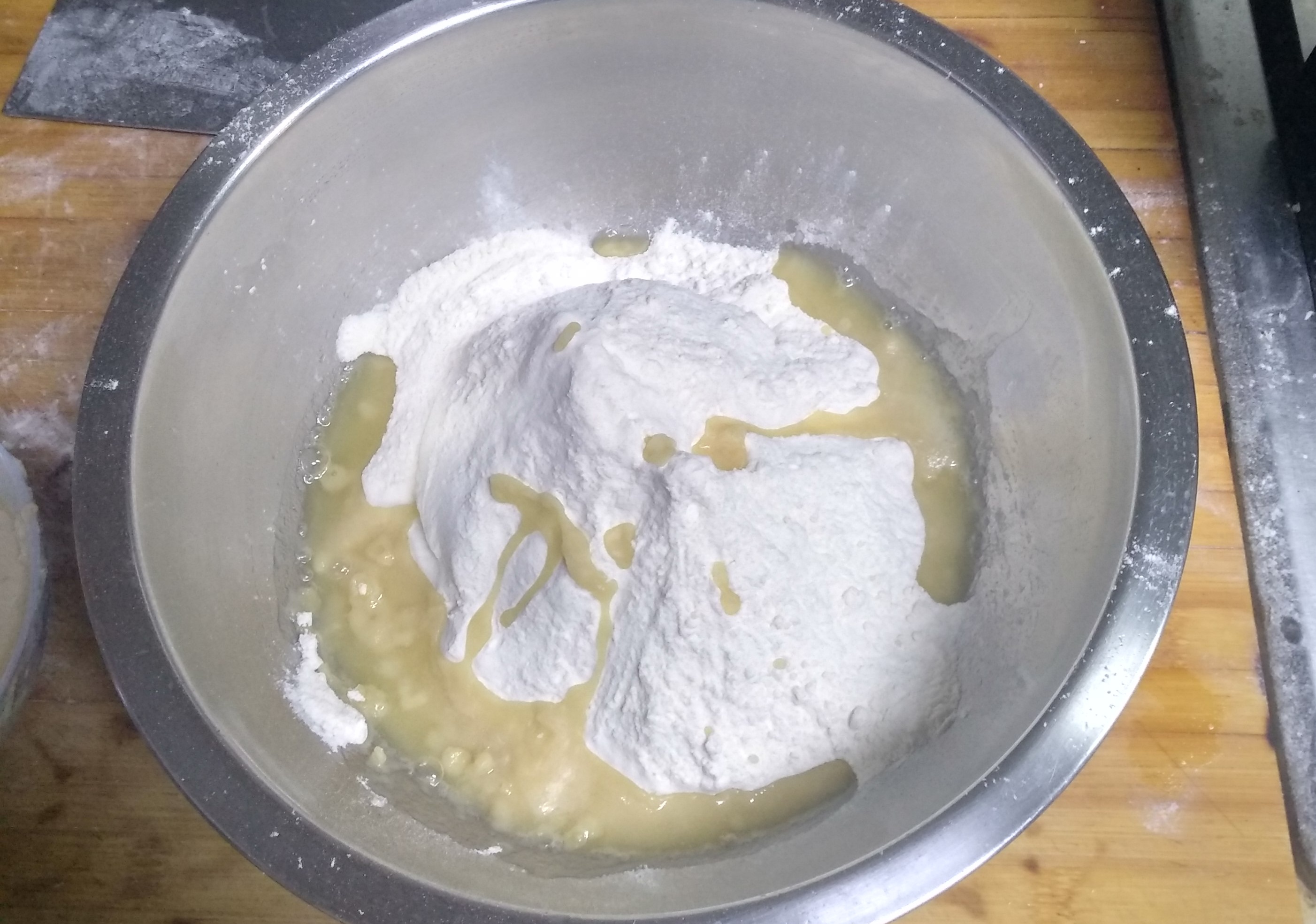 包子馒头蒸出来底部发硬,包子馒头蒸好后怎么保持松软