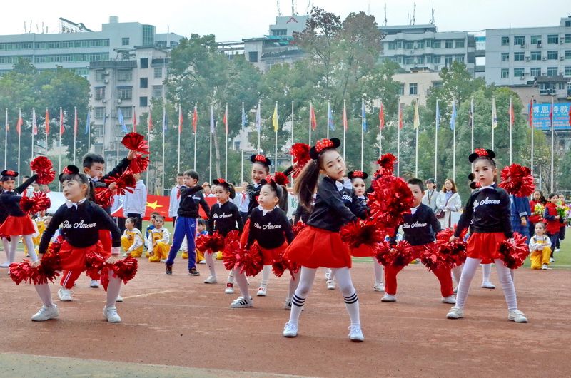 恩施市实验小学足球比赛,建始县实验小学2023运动会