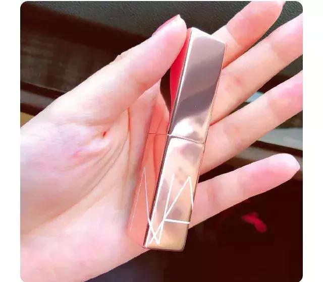 嘴巴太干润唇膏也用不好怎么办,适合嘴唇干裂的唇膏推荐