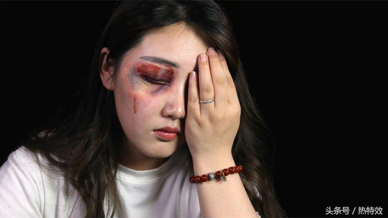 眼睛周围淤青如何化妆遮盖,眼睛淤青化妆教程