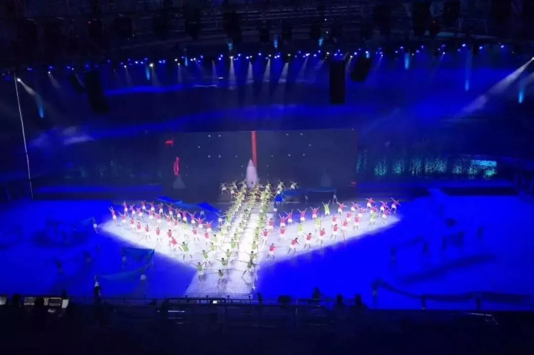 目前最火的切割灯,切割灯舞台效果