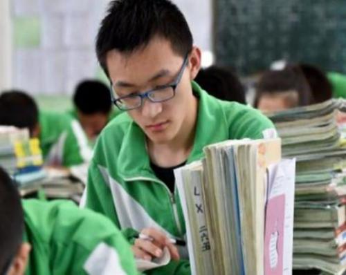 江苏近15万人选择“物地生”，中等生注意，易拿高分或将成陷阱