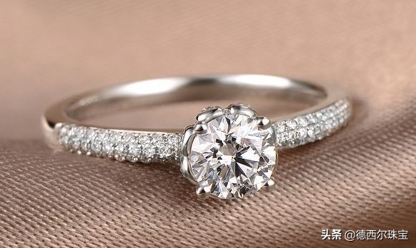 婚戒18k金还是铂金,黄金婚戒是不是要一直戴