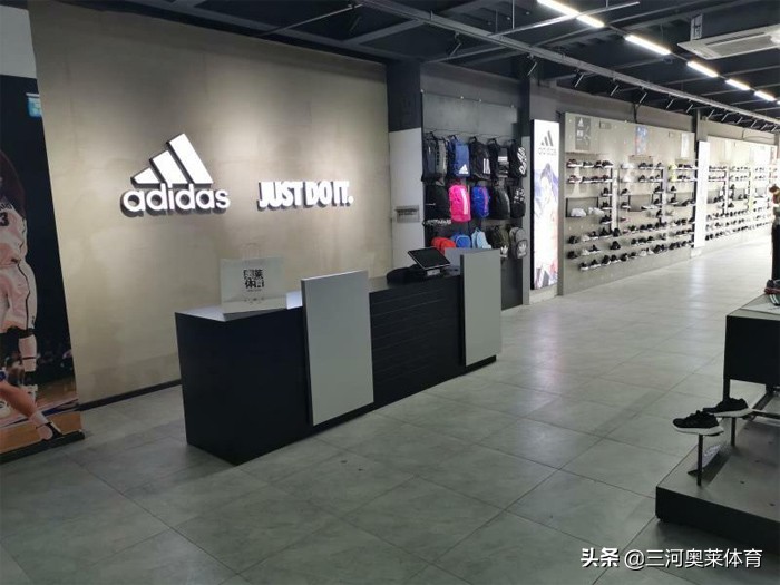 开个耐克阿迪品牌折扣店怎么样,开一家耐克阿迪达斯