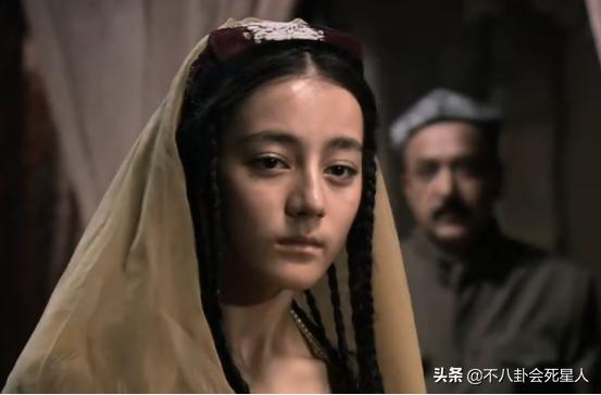 迪丽热巴靠颜值撑起来的造型,迪丽热巴刚出道与现在的对比照