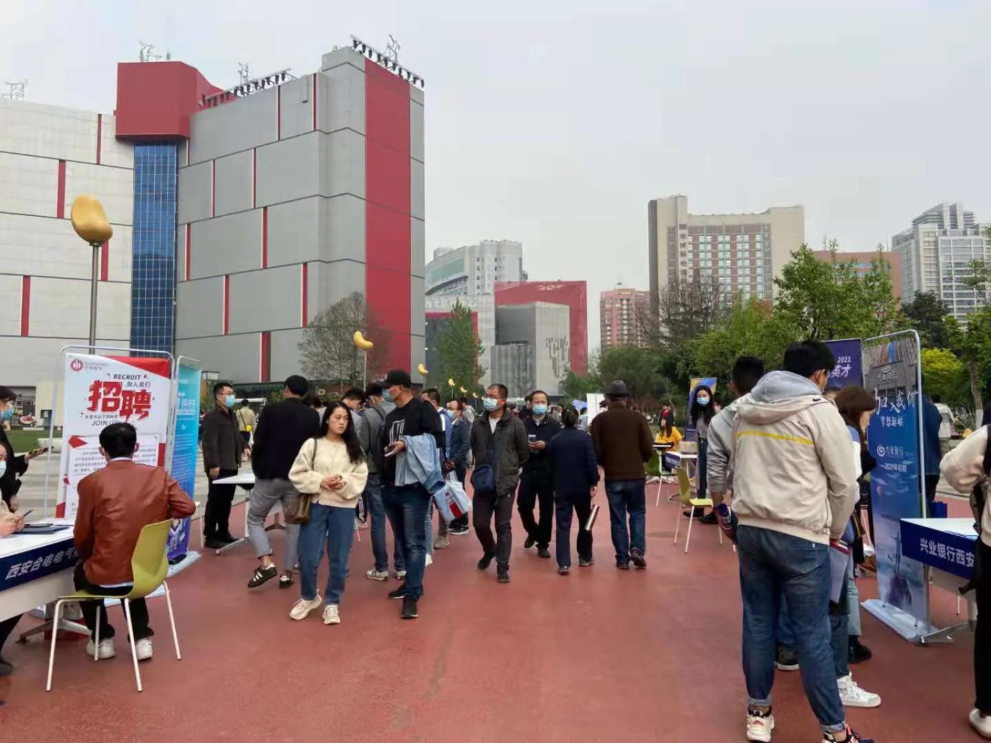 直播送岗促就业创新模式引人才市区联动高新区“人才集市”首秀迎来开门红