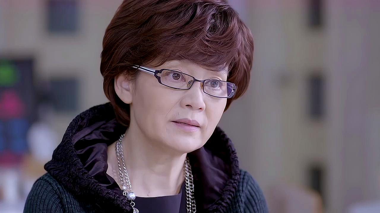 岁月不饶美人?其实皮肤松弛,白发皱纹,根本不影响她们风华绝代