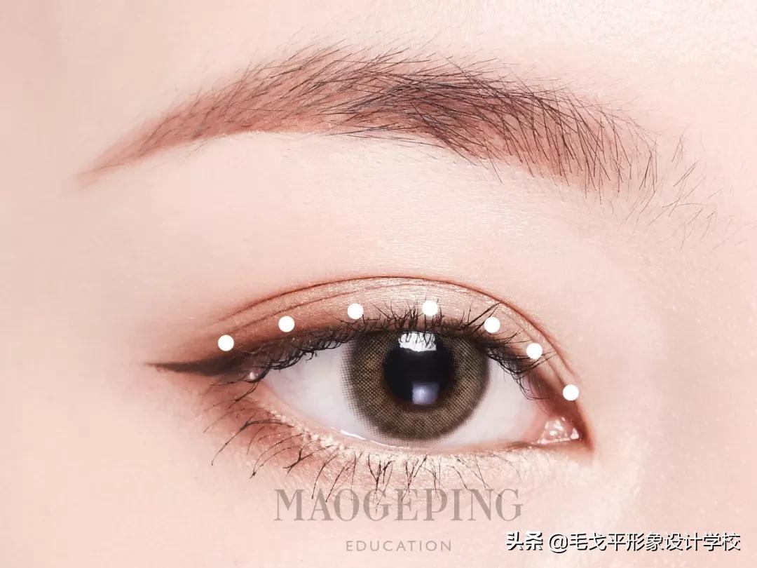 眼妆怎么画眉毛不显精致,眼妆初学者画眉教程