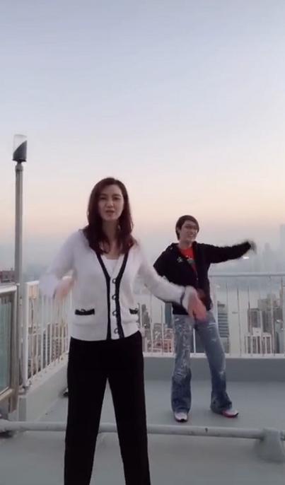 48岁洪欣复出后有点憔悴,48岁洪欣最惊艳的图片