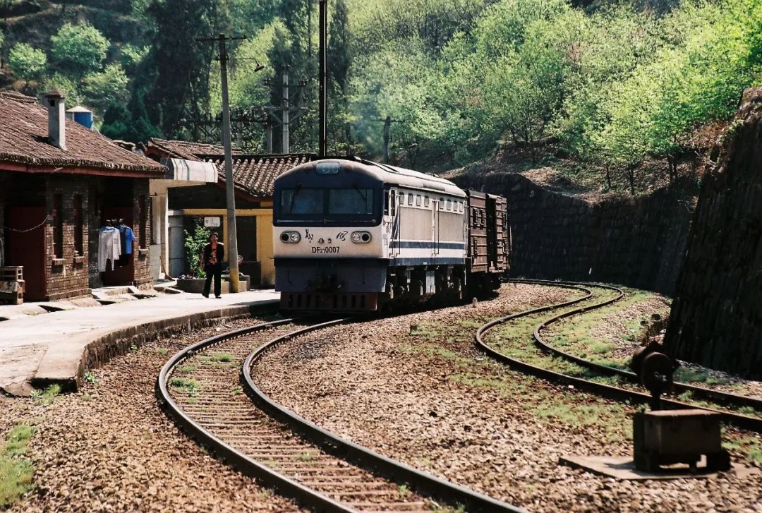中国哪里还有绿皮火车,中国哪个城市绿皮火车最多