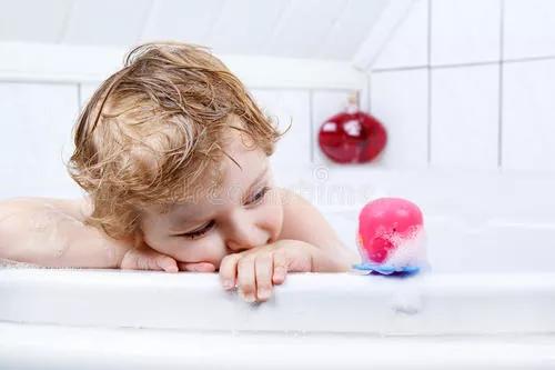 宝宝红屁屁用什么尿布好,红屁屁用尿布好还是尿不湿好