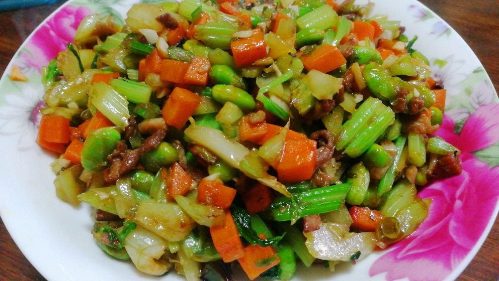 中秋国庆双节快乐丰盛的家宴,国庆中秋双节同庆晚餐