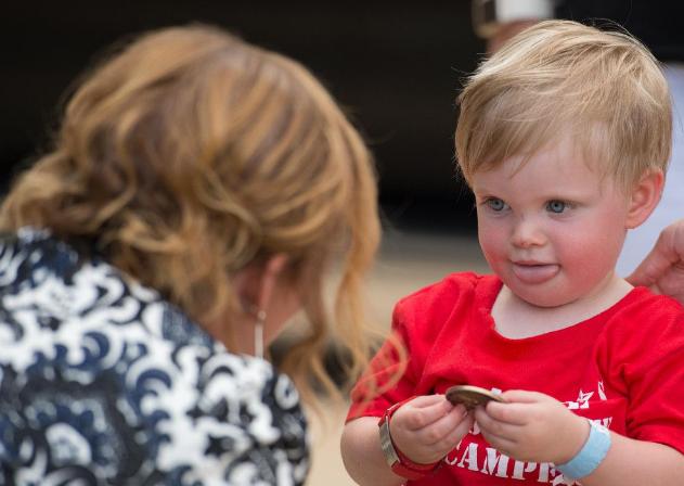 宝宝耳根烂怎么办,宝宝耳骨软怎么办