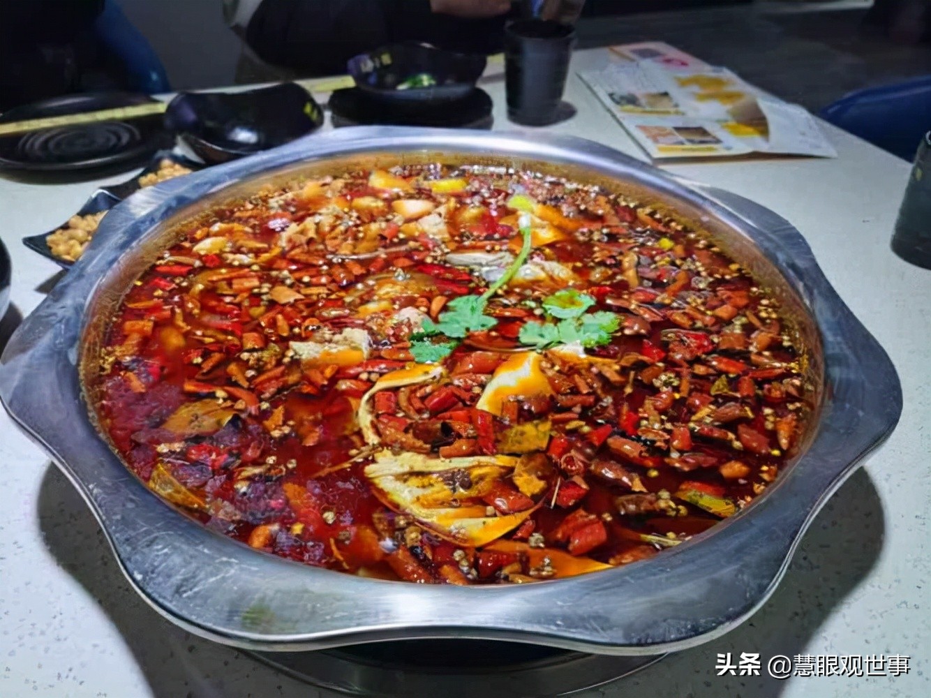 《侯海洋基层风云》中肥肠火锅鱼发生的故事