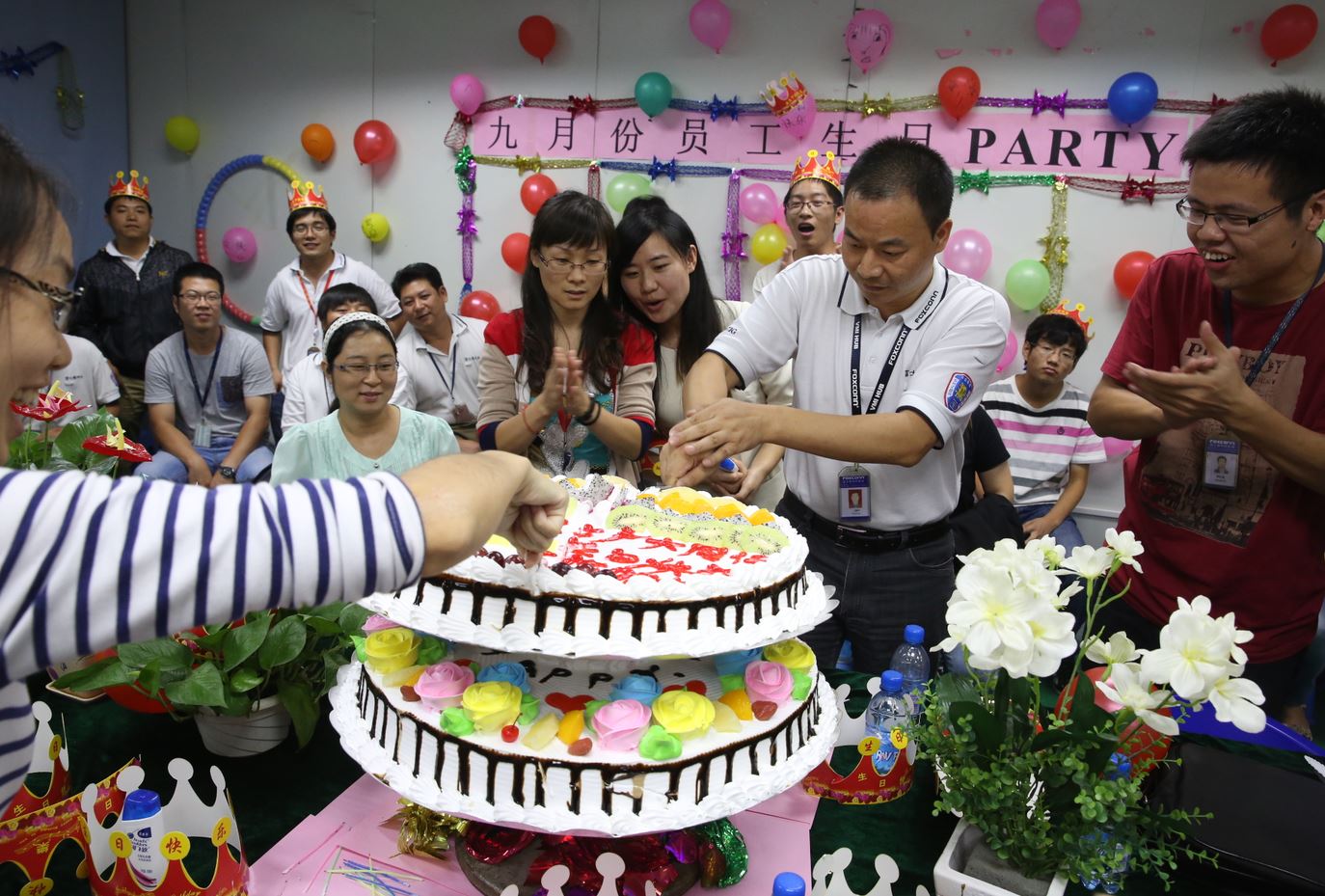 郑州富士康全体员工照片,郑州富士康首批员工