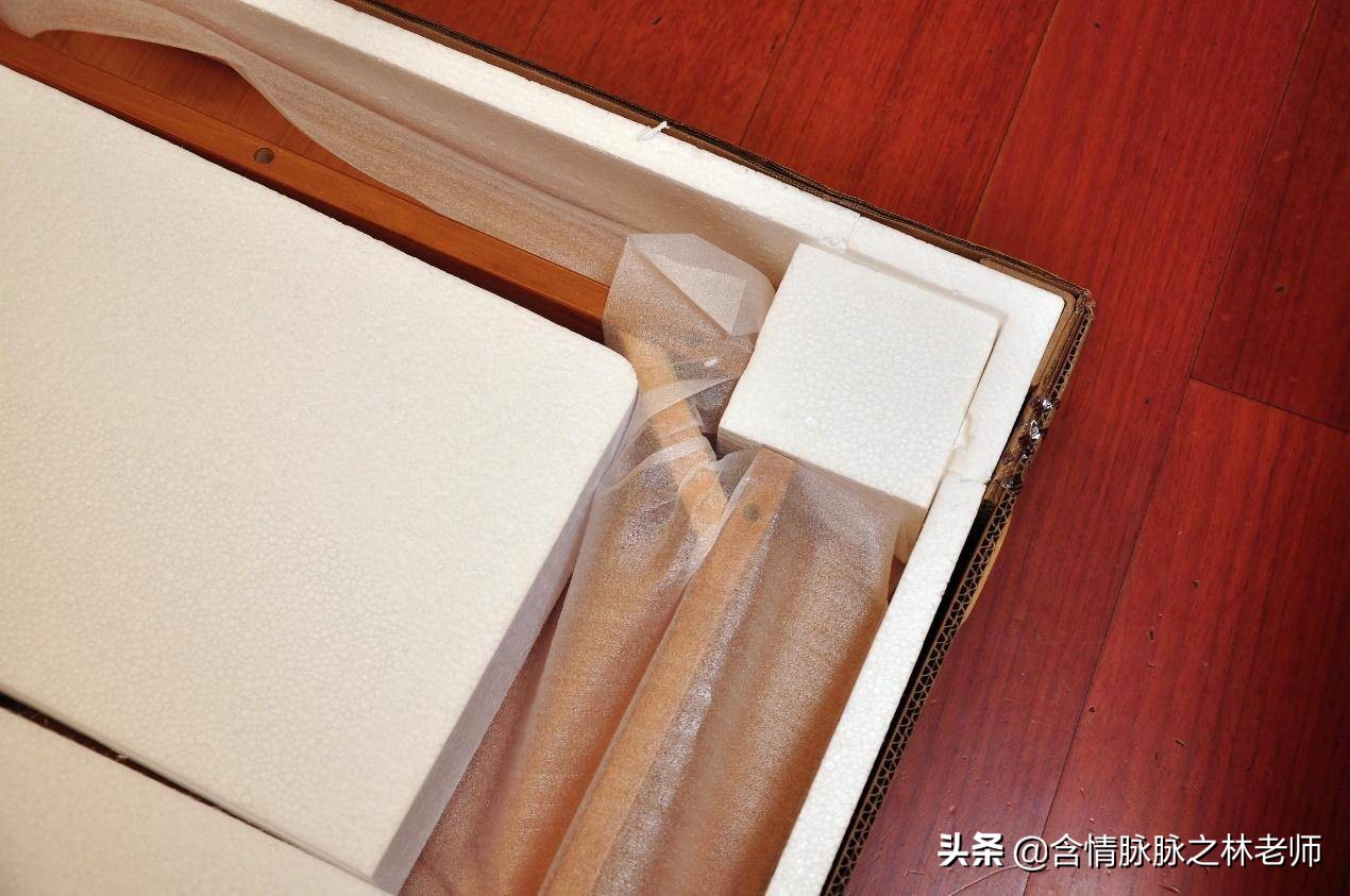 最新款式餐桌家用,实用实木餐桌款式推荐