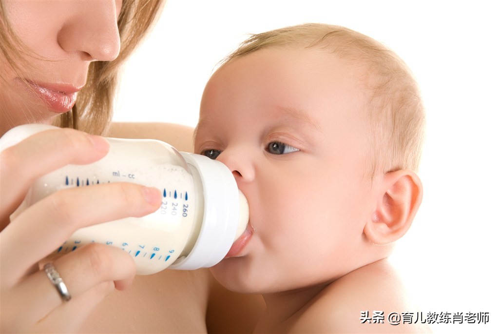 0到6个月宝宝喝水的危害,1个月宝宝喝水呛水正确处理方法