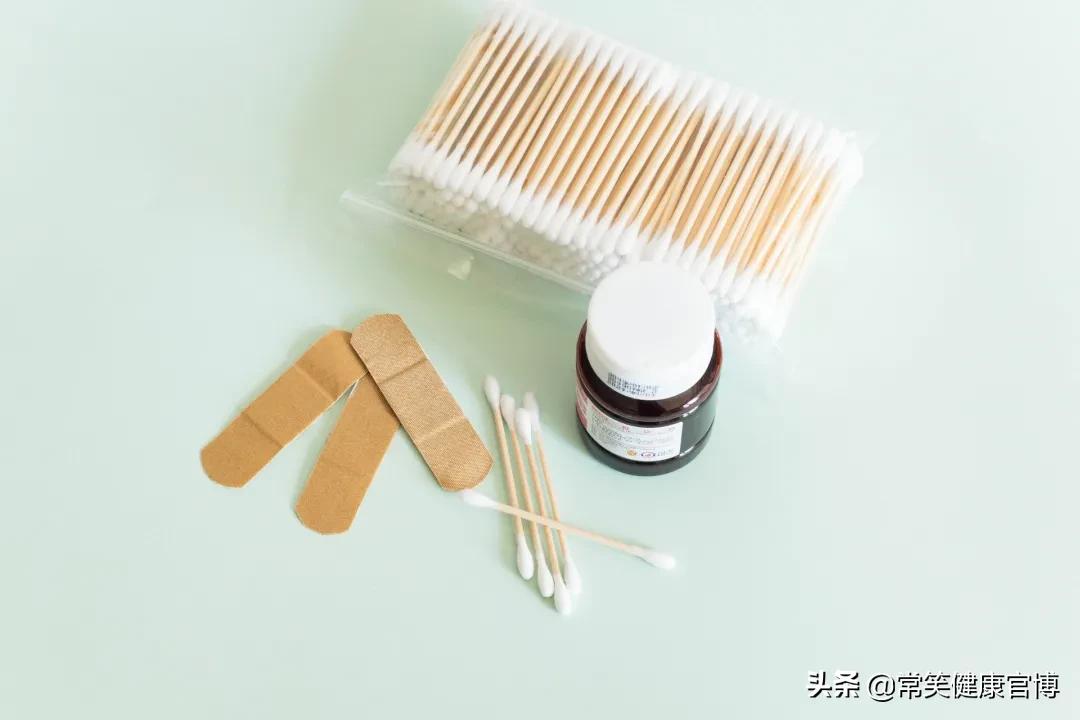 一破皮就用创可贴，小心烂成“无底洞”