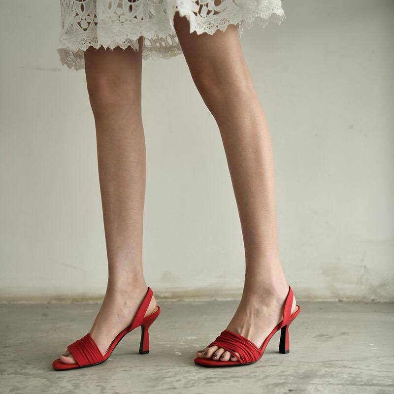 一字带扣蝴蝶结凉鞋,一字带凉鞋怎么穿更好看