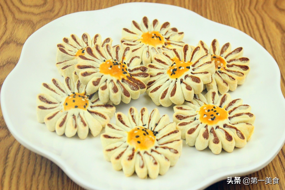 用面粉做的简单小吃无需酵母粉,红薯丝加面粉做法酥软