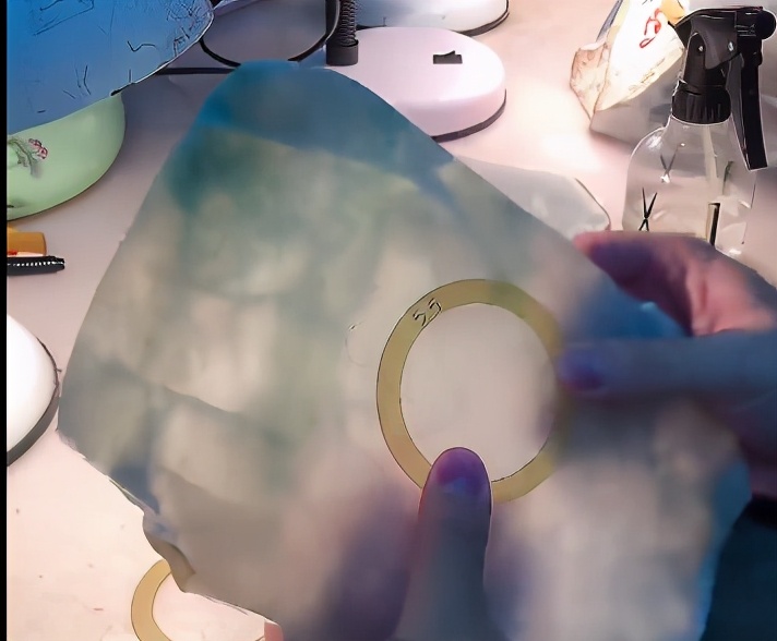 全是裂的沙枣青籽料,全是裂的珠宝