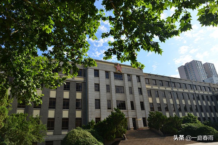 这两所军医大学进入双一流，实力极强，网友：分数太高