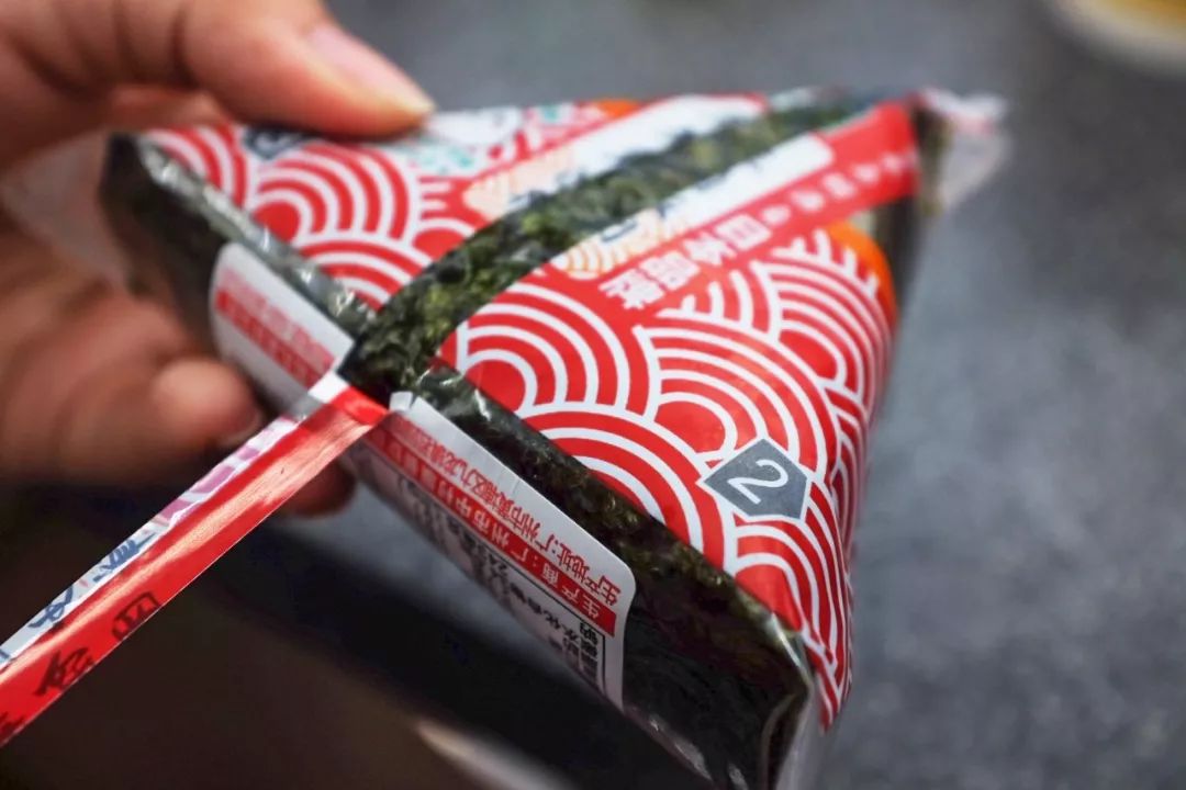 我花了107.5元，在711便利店吃了一份糯米鸡