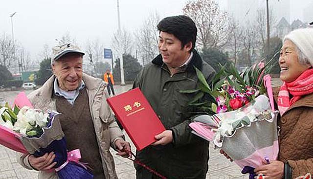 中国小伙为报答瑞士房东为其送终，2012年老人去世：想长眠于中国