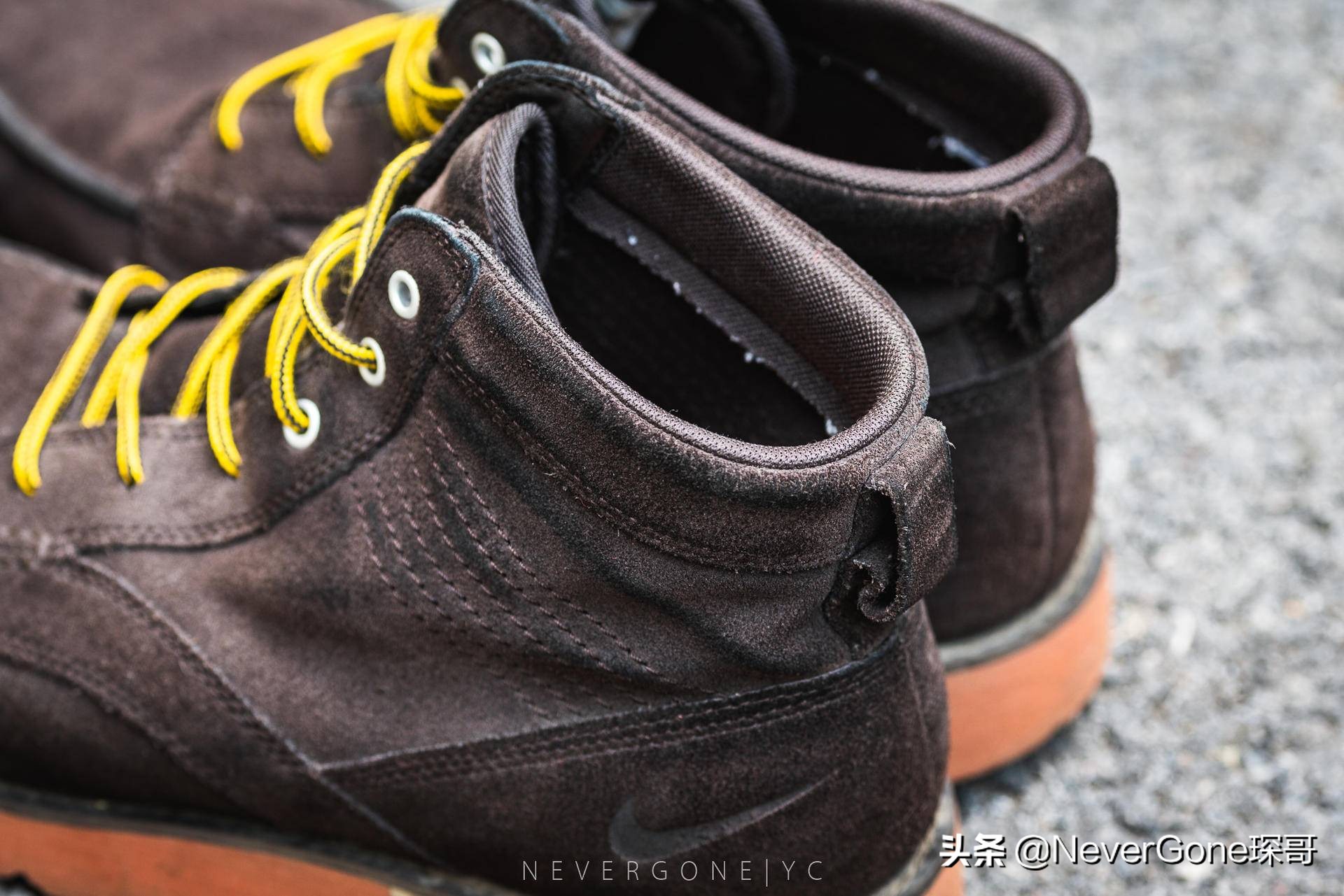 一双nike跑步鞋300,耐克复古经典低帮运动鞋