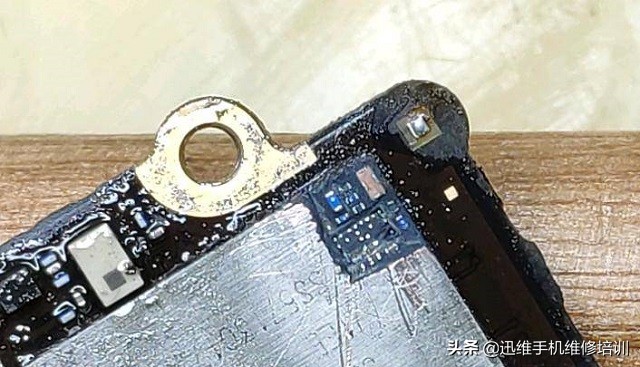 苹果手机摔了下温度过高警告,手机温度过高警告