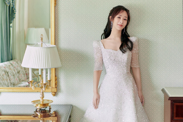 杨紫王俊凯颁奖典礼同台,央视五四青年晚会杨紫王俊凯