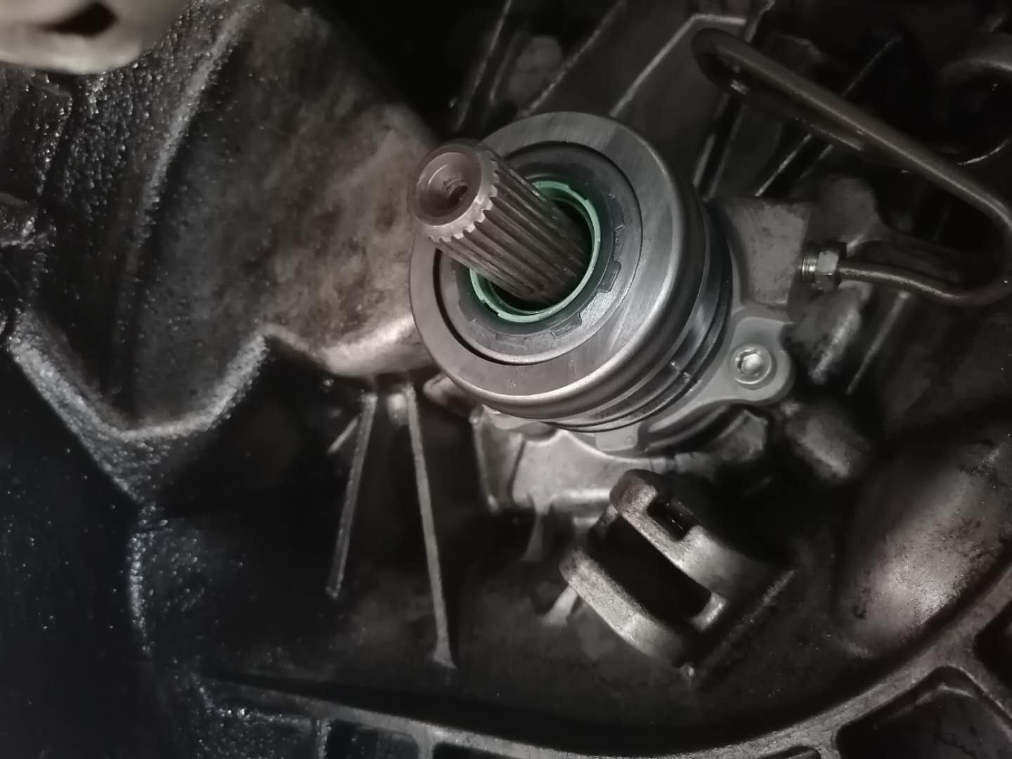 科鲁兹换了离合分泵挂挡不会走,科鲁兹分离轴承老是泄压怎么回事