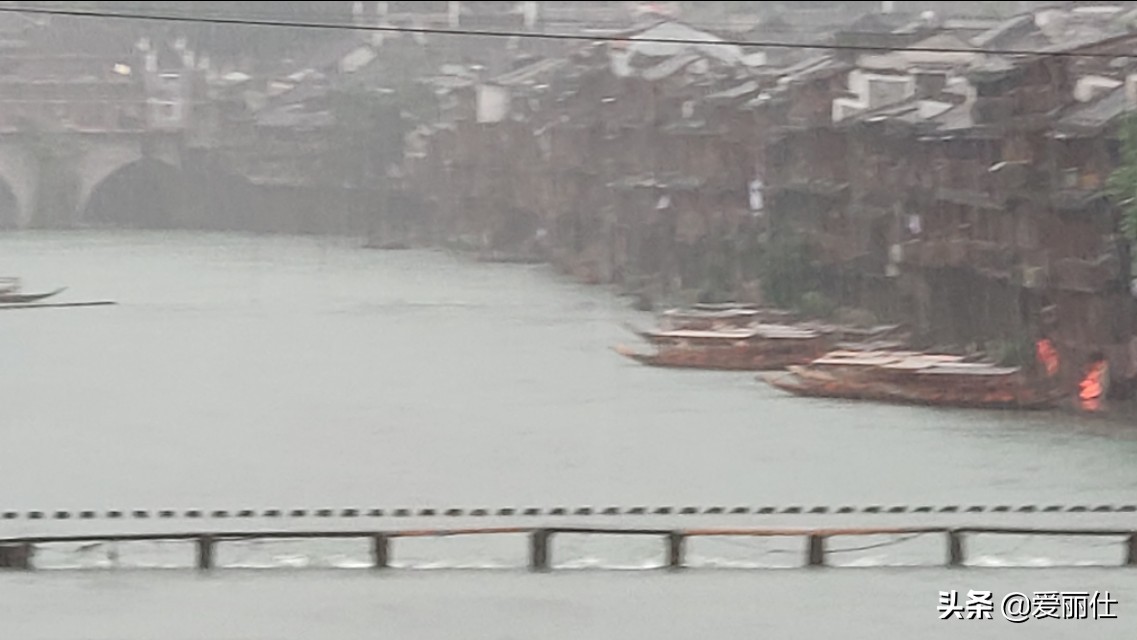 2019年暑假，四口之家面包车床车游*藏西**