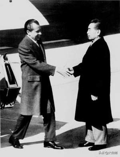 记录“人民总理”周恩来光辉一生的15张老照片