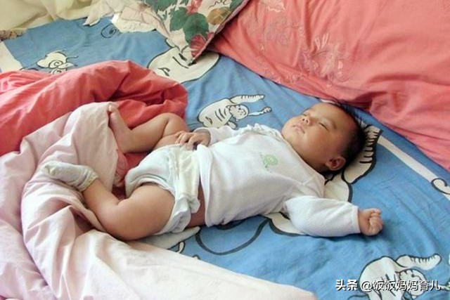 宝宝睡觉爱蹬被子有啥办法,孩子睡觉老蹬被子怎么办