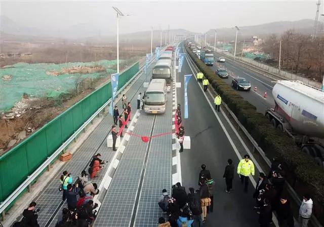 全球首条光伏高速现状,中国首条光伏公路现状